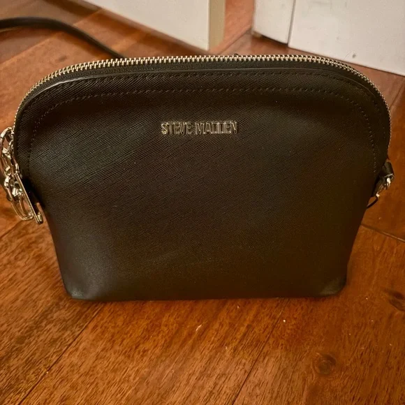 Steve Madden Black Crossbody Bag Silver Detail - Picture 1 of 4
